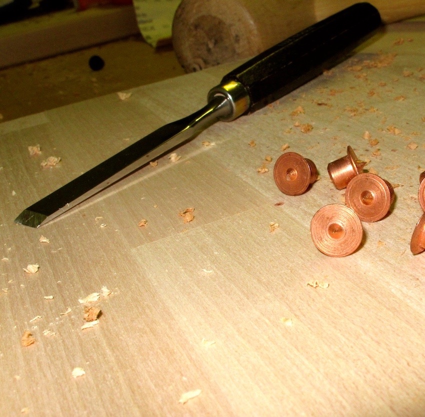 Dorne für die Markierung der Bohrlöcher in den Tablaren.