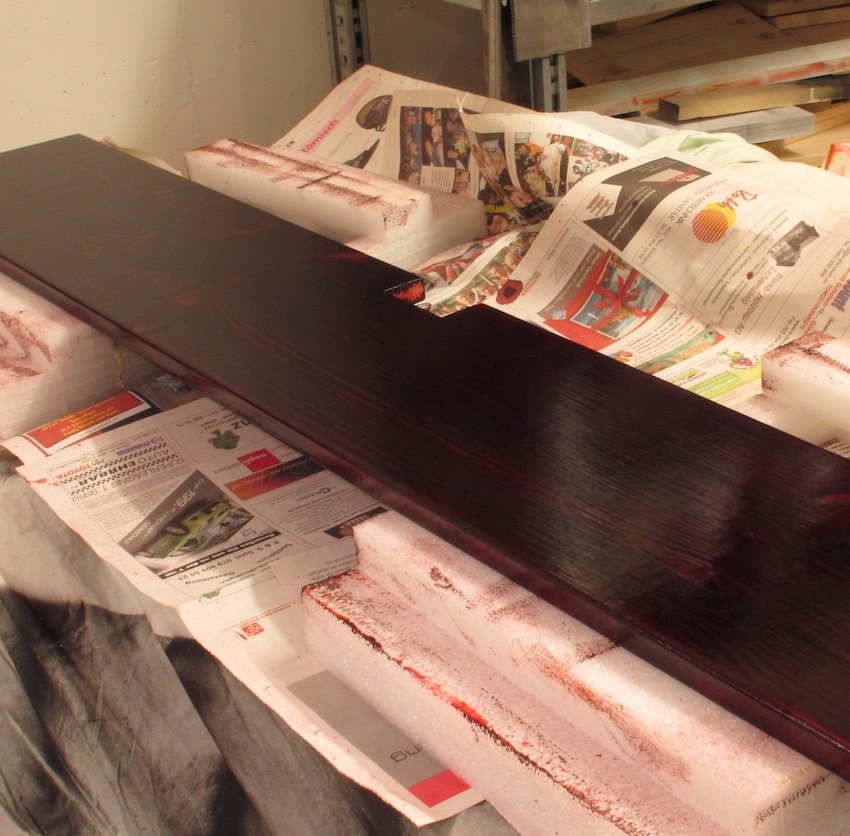 Anschliessend zwei- bis dreimal lackiert.