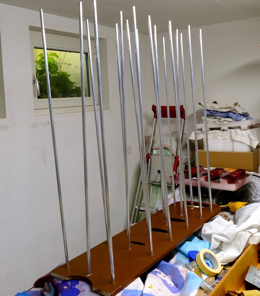 Die eingeleimten Alu-Röhren in der einen Seitenwand...